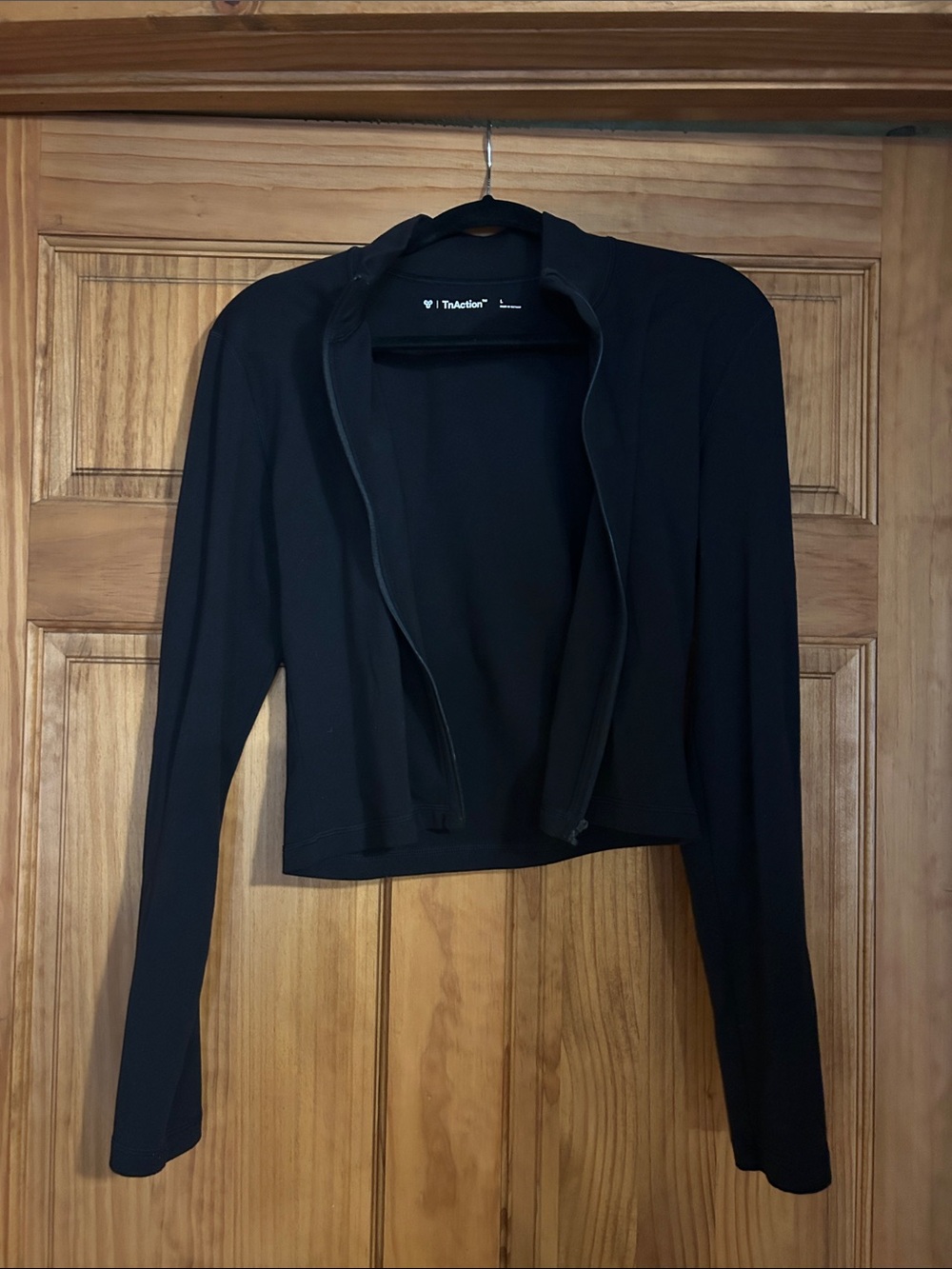 Aritzia TNA Cropped Activewear Jacket in Black - L